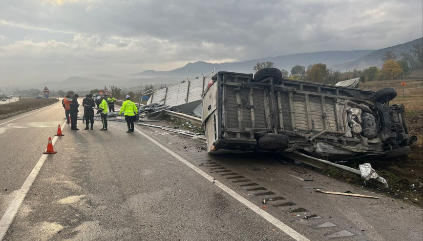 Tokat’ta minibüs, kamyonete çarptı: 1 yaralı