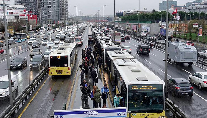 İBBden metrobüsler için güzergah kararı: 15 Temmuz Şehitler Köprüsü kapatıldığında FSM kullanılacak