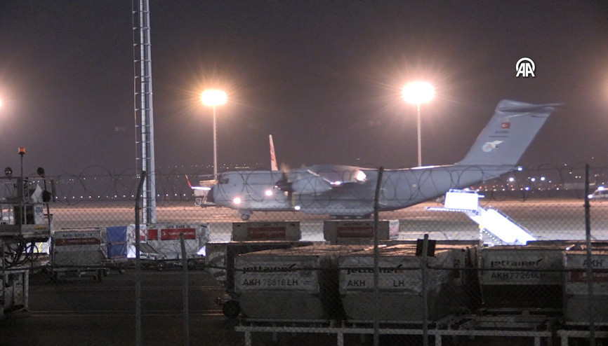 Gürcistanda düşen askeri kargo uçağında şehit olan askerlerimizin naaşlarını taşıyan uçak Tiflisten ayrıldı Gürcistanda düşen askeri kargo uçağında şehit olan askerlerimizin naaşlarını taşıyan uçak Tiflisten ayrıldı