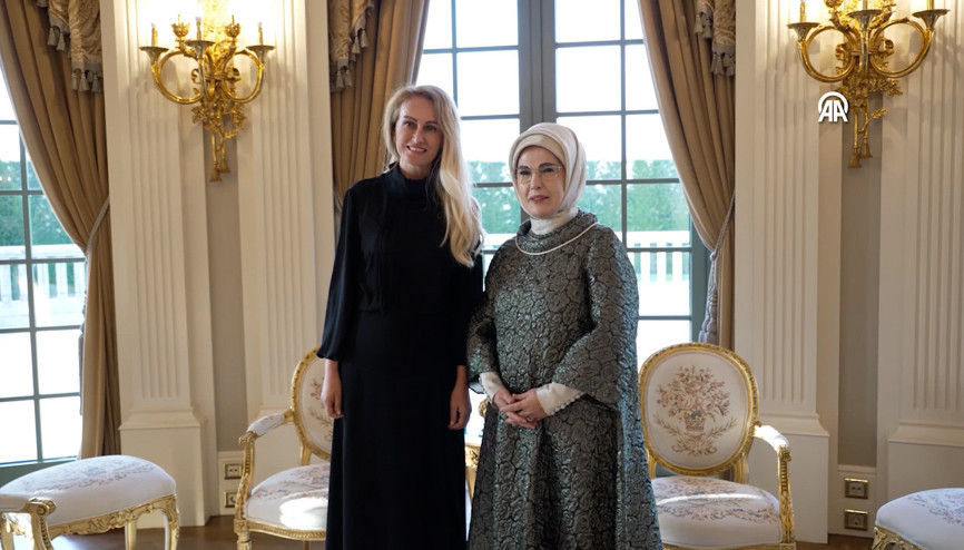 Emine Erdoğan, KKTC Cumhurbaşkanının eşi Nilden Bektaş Erhürman ile bir araya geldi