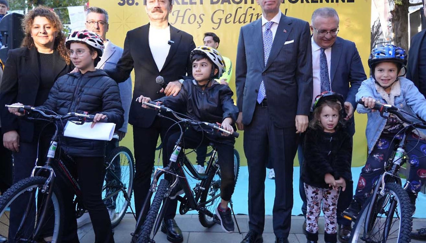 Bahçelievler’de bisiklet dağıtım töreni gerçekleştirildi