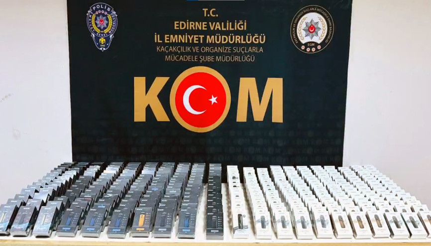 Otomobilinde 500 adet elektronik sigara ele geçirilen sürücü gözaltında