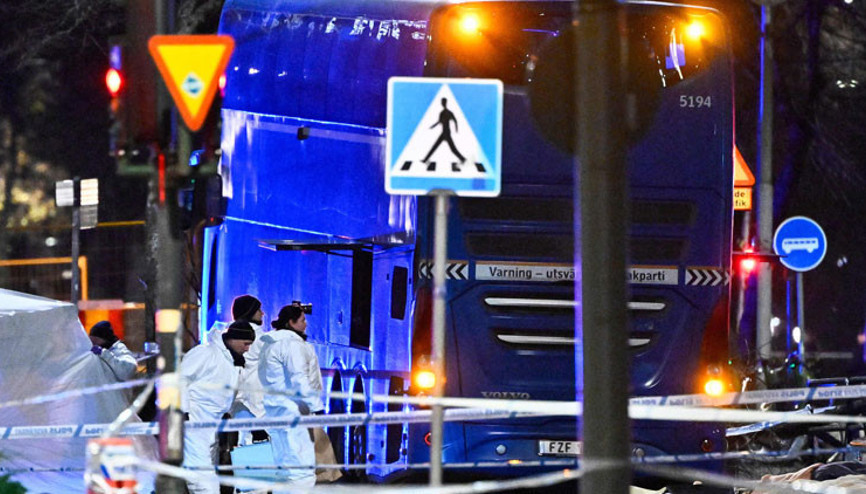 Son dakika... Stockholm’de otobüs durağına çarpan otobüs: Ölü ve yaralılar var