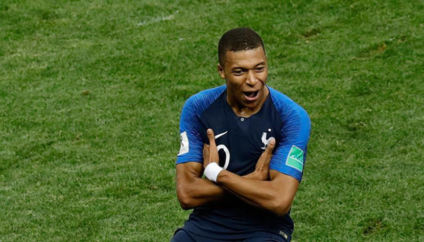 Mbappe; Ronaldo ve Messiyi solladı