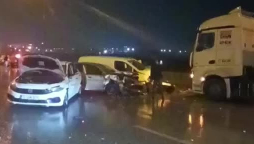TAG Otoyolu’ndazincirleme kaza: 2’si ağır 13 yaralı