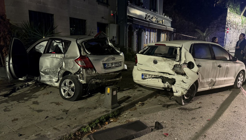 Üsküdar’da otomobil duvara çarptı: 2 yaralı