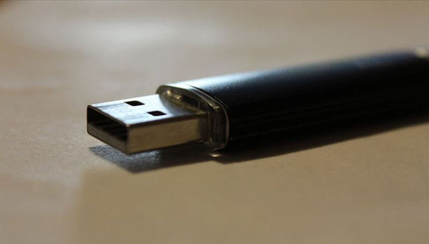 Alman Meclisinde şüpheli USB alarmı
