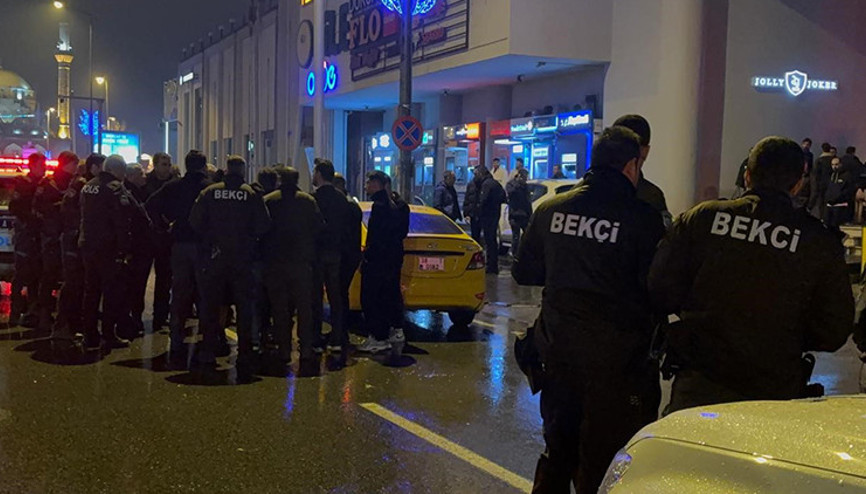 Gece kulübünde müşteriler ile çalışanlar birbirine girdi