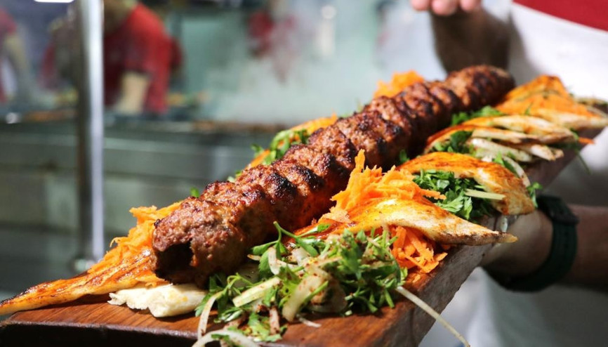 ‘Türkiyenin en çok akla gelen lezzetleri listesinde Adana kebabının 3üncü olmasına tepki ‘Türkiyenin en çok akla gelen lezzetleri listesinde Adana kebabının 3üncü olmasına tepki