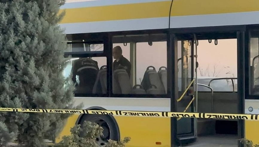 Belediye otobüsünde dehşet… Eşinin gözü önünde bıçaklandı