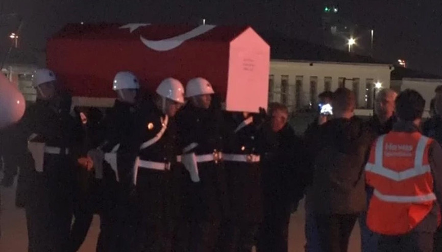 Hırvatistanda düşen yangın uçağında şehit olan Pilot Baharın naaşı Türkiyeye getirildi