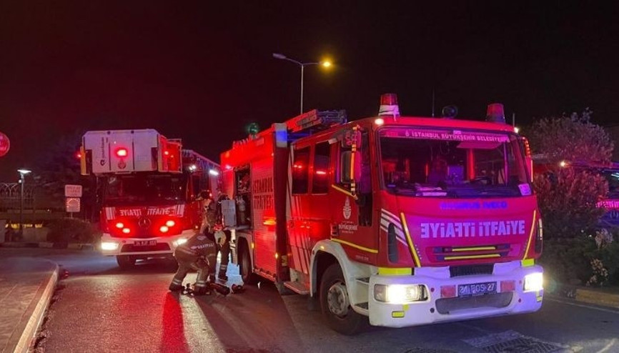 İstanbulda 27 katlı otelde yangın: 4 kişi hastaneye kaldırıldı