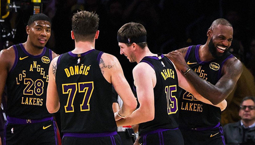 LeBron Jamesin rekor kırdığı maçı Lakers rahat kazandı