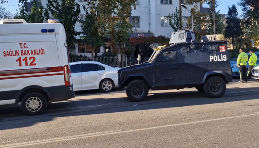 Diyarbakırda dehşet Annesini ve ağabeyini pompalı tüfekle öldürdü... Babasına not bıraktı Diyarbakırda dehşet Annesini ve ağabeyini pompalı tüfekle öldürdü... Babasına not bıraktı