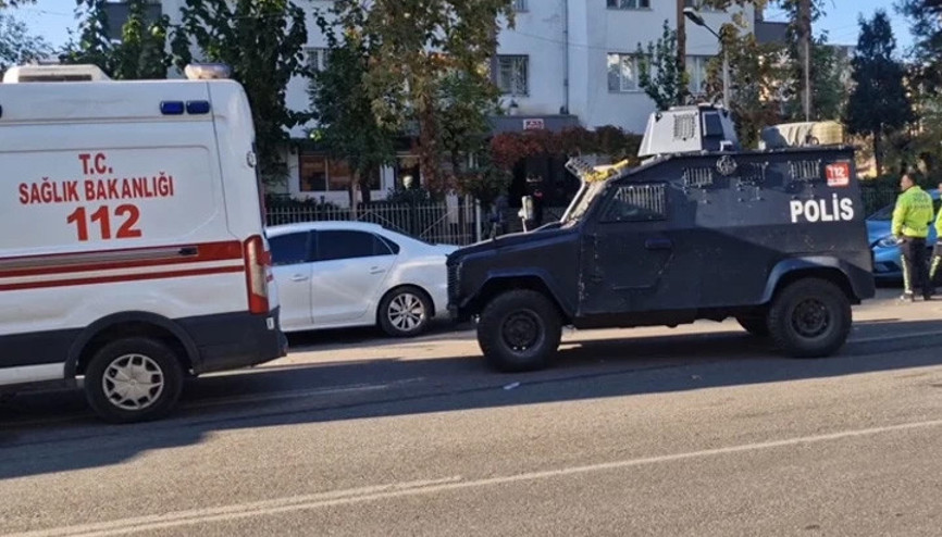 Diyarbakırda dehşet Annesini ve ağabeyini pompalı tüfekle öldürdü... Babasına not bıraktı Diyarbakırda dehşet Annesini ve ağabeyini pompalı tüfekle öldürdü... Babasına not bıraktı