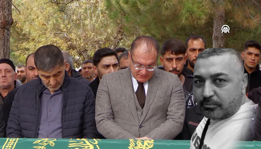 Fatihte zehirlenme faciası: Servet Böcekin cenazesi defnedildi Fatihte zehirlenme faciası: Servet Böcekin cenazesi defnedildi