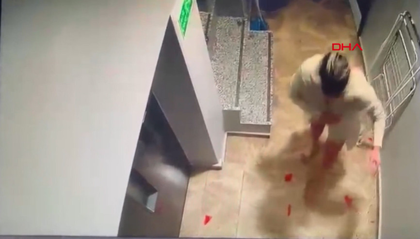 Yer Kağıthane... Aldattığını öne sürdüğü eşi ve sevgilisini otelde bıçakladı Yer Kağıthane... Aldattığını öne sürdüğü eşi ve sevgilisini otelde bıçakladı