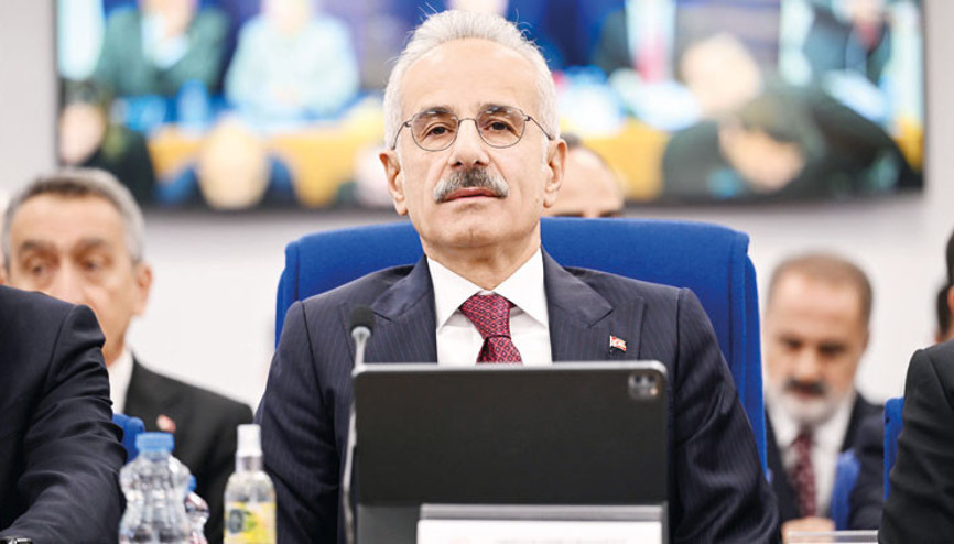 Bakan Uraloğlu: Çöken binayla metronun ilgisi yok