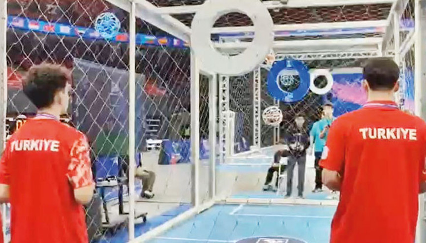 ‘Dron futbolu’yla havada maç