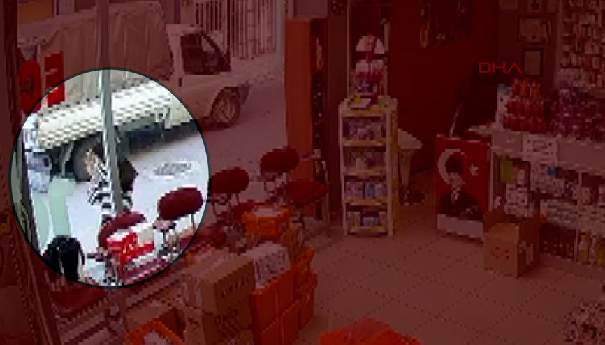 Korku dolu anlar Eczane önüne çıkan kadın çalışana saldırıp kıyafetini çıkarmaya çalıştı