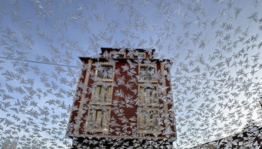 Hava sıcaklığı sıfırın altında 8 derece Kent buz tutmaya başladı