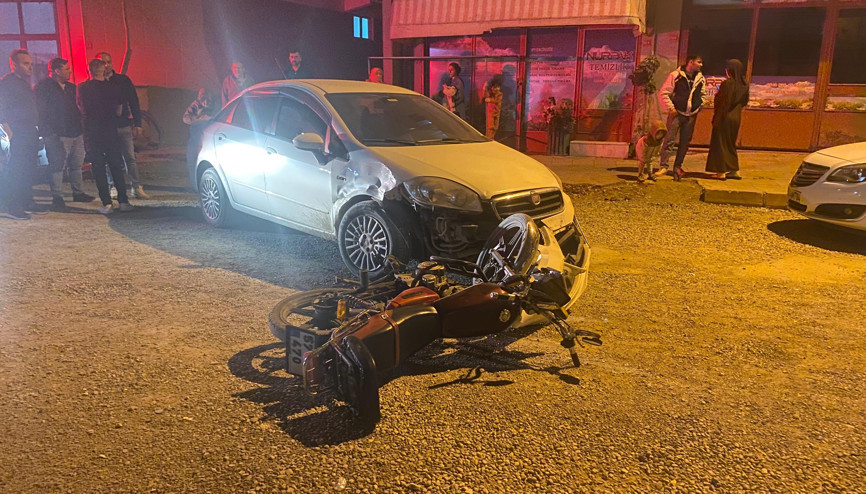 Türkelinde otomobil ile çarpışan motosikletin sürücüsü yaralandı
