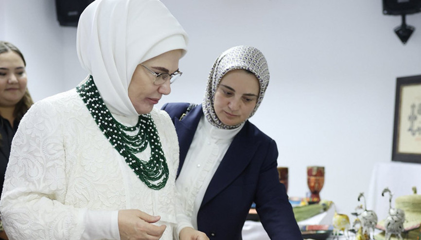 Emine Erdoğan, Güney Afrikada Yunus Emre Enstitüsü’nü ziyaret etti