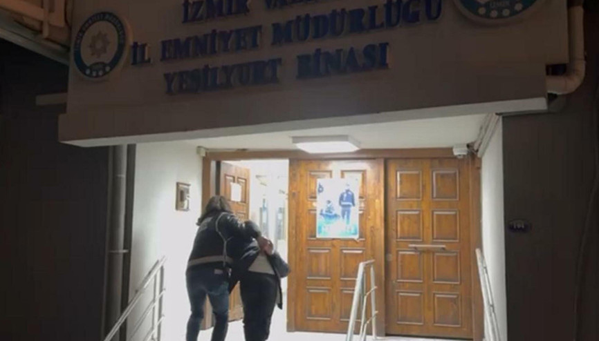 İzmirde oto galeriye patlayıcı madde ile saldırı; 2 gözaltı İzmirde oto galeriye patlayıcı madde ile saldırı; 2 gözaltı