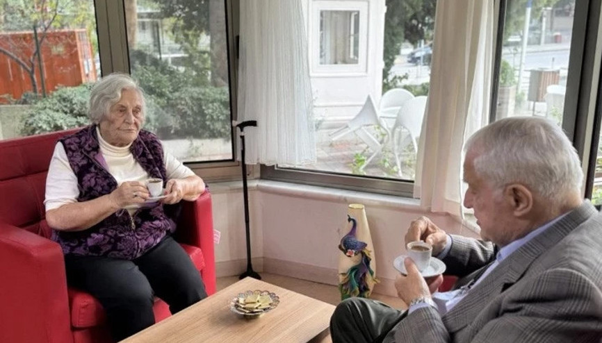 Tesadüfün böylesi: Yolları 70 yıl sonra huzurevinde kesişti Tesadüfün böylesi: Yolları 70 yıl sonra huzurevinde kesişti