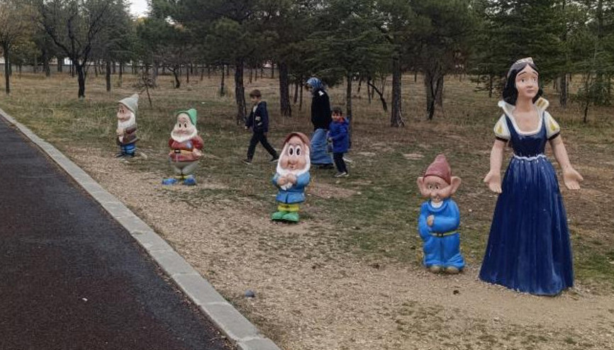 Pamuk Prensesin cüceleri çalındı Afyonkarahisarda görenler hayrete düştü