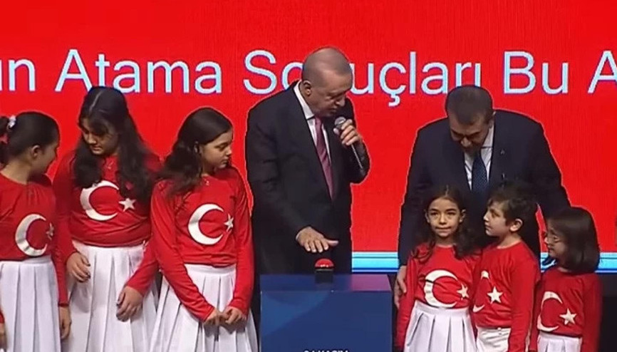 Cumhurbaşkanı Erdoğan: Resmi kurumlarda çalışan öğretmen sayımız 1 milyon 34 bini aştı