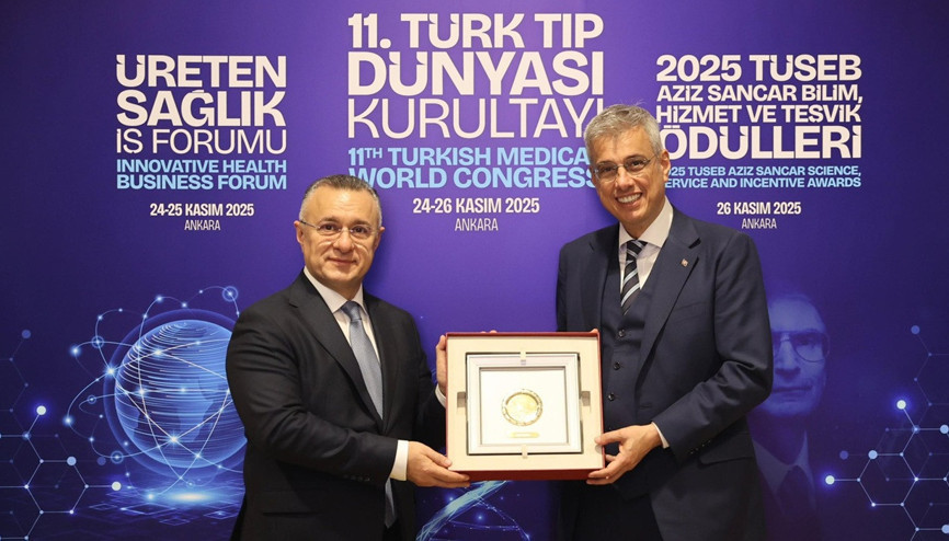 Sağlık Bakanı Memişoğlu, 11. Türk Tıp Dünyası Kurultayında mevkidaşları ile görüştü
