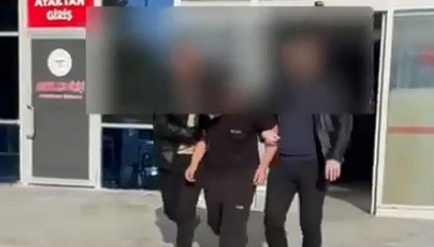 Canlı yayında skandal Kuranı ve Türk bayrağını yakmaya çalıştı