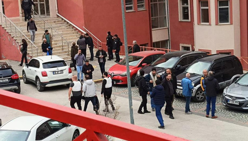 Gümüşhane Üniversitesi’nde rehine krizi Kadın memuru silahla rehin alan şüpheli gözaltına alındı