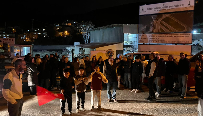 İzmir’de tünel inşaatı nedeniyle evleri zarar gören vatandaşlardan tepki