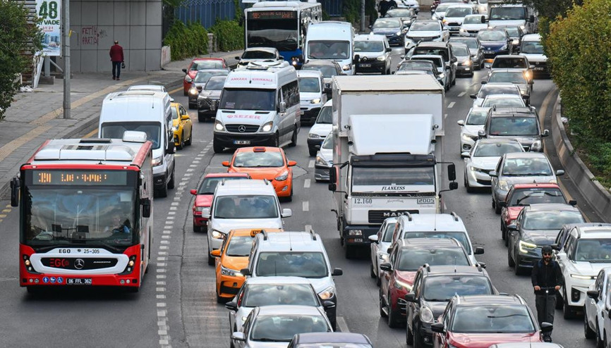 Trafikte günlük kaybımız 2.5 saat