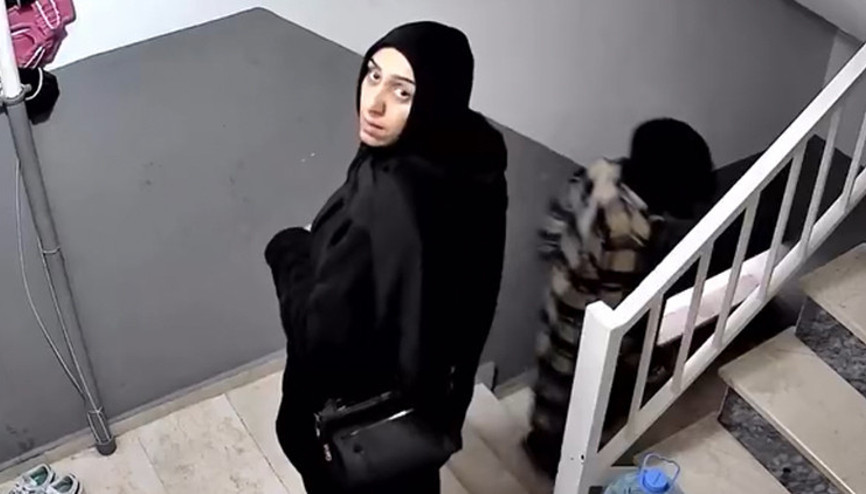 Ev sahibi kameradan seslendi Neye uğradıklarını şaşırdılar, apar topar kaçtılar