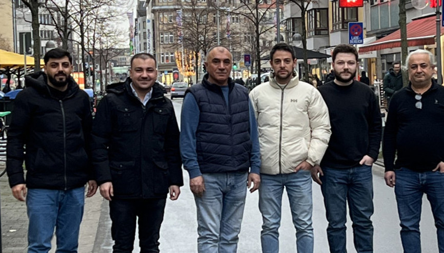 İşlek caddenin trafiğe kapatılması Türk esnafı vurdu