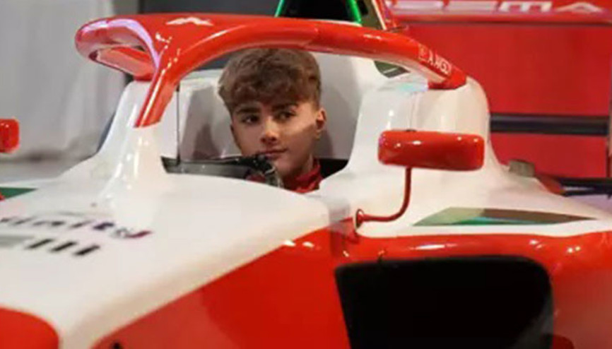 Genç Türk pilot Alp Aksoy, Formula Trophy sezonunun açılış yarışını kazandı Genç Türk pilot Alp Aksoy, Formula Trophy sezonunun açılış yarışını kazandı