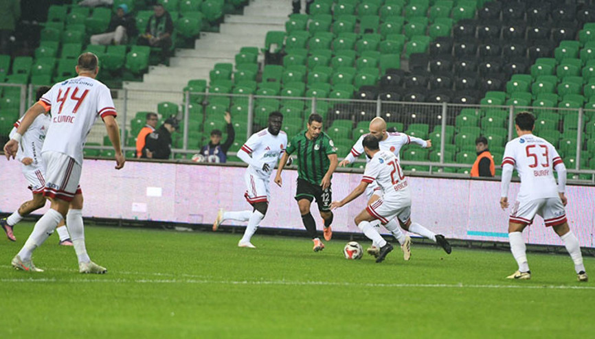 Sakaryaspor ile Ümraniyespor yenişemedi