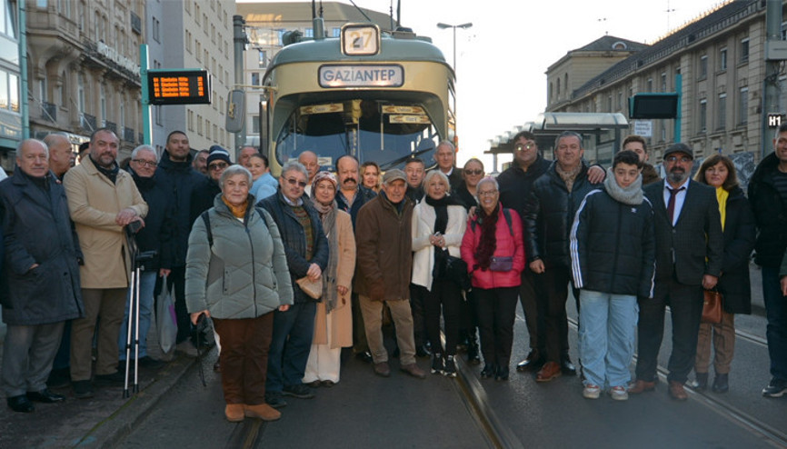Frankfurt’ta çiğ köfte ve baklava partisi