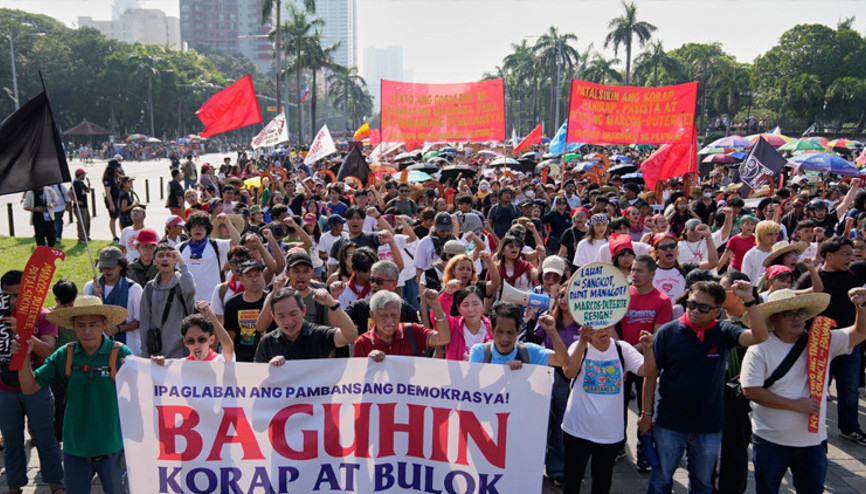 Filipinlerde yolsuzluk protestoları: Yetkililerin istifası istendi