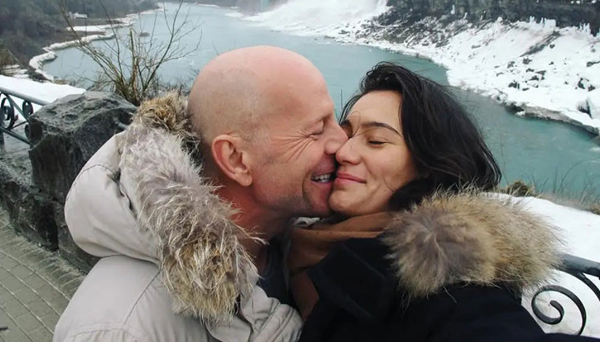 Üç yıldır hem hasta kocasına bakıyor hem iki kızını büyütüyor… Gözyaşlarıyla konuştu: Ne yaşadığımızı bilmeden bana kötü söz söylüyorsunuz