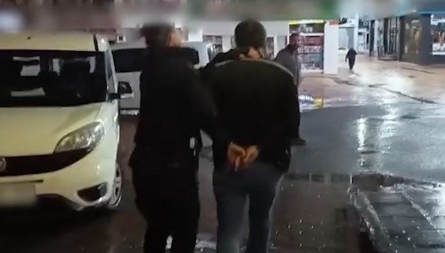 Sivasta aranan hükümlü, gizli odada yakalandı