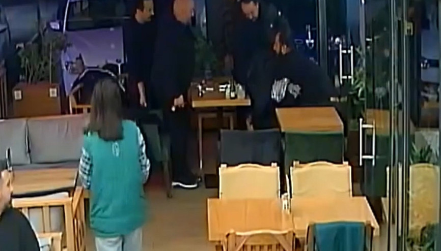 Nefes borusuna çay kaçtı, arkadaşı Heimlich manevrasıyla kurtardı