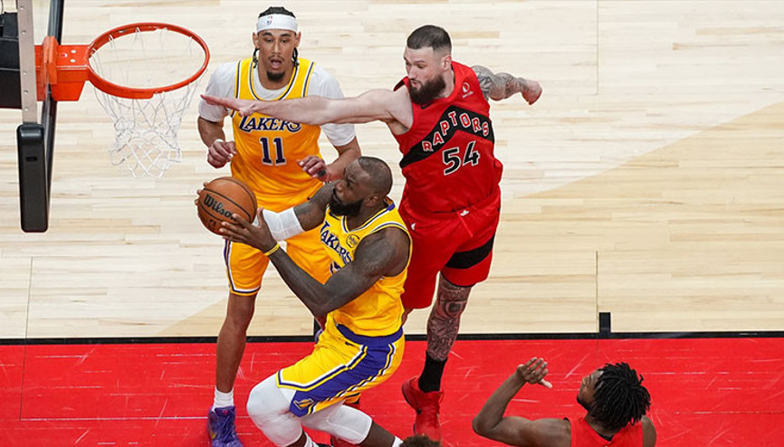 Lakers son saniye üçlüğüyle kazandı LeBron James’in 1297 maçlık serisi sona erdi