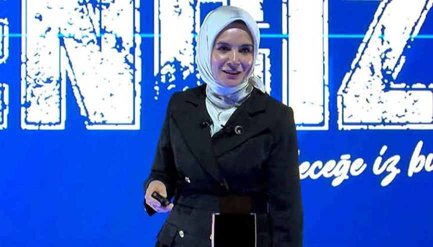 Bakan Göktaş: Ailenize, milli kimliğinize, inanç köklerinize sıkı sıkı sarılın Bakan Göktaş: Ailenize, milli kimliğinize, inanç köklerinize sıkı sıkı sarılın