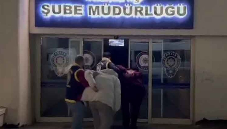 Eve çağırdıkları 1 kişiyi gasbeden sevgililer tutuklandı
