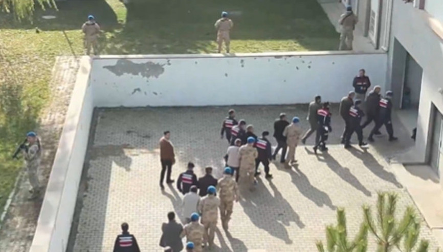 Ankarada tefecilik ve yağma operasyonu 20 şüpheli tutuklandı Şüphelilerin 403 milyon TLlik mal varlığına el konuldu Ankarada tefecilik ve yağma operasyonu 20 şüpheli tutuklandı Şüphelilerin 403 milyon TLlik mal varlığına el konuldu
