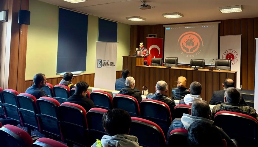 Boyabatta yükümlülerine Aile İçi İletişim ve Şiddetin Önlenmesi Semineri verildi